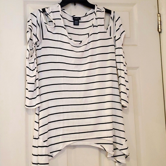 Rue21 Tops - 🎉4/$8 Rue 21 white and black off the shoulders shirt